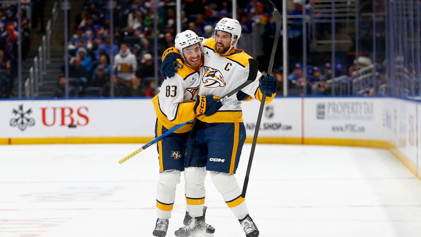 Roman Josi sa teší z gólu proti New York Islanders.