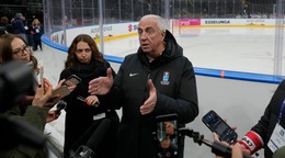 Prezident IIHF Luc Tardif. 