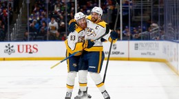 Roman Josi sa teší z gólu proti New York Islanders.