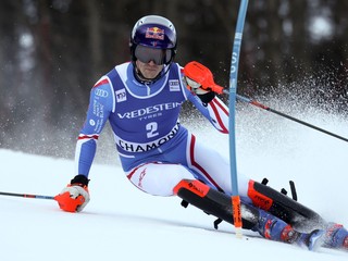 Clement Noel v 1. kole slalomu v Chamonix 2024.