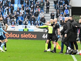 Emócie počas zápasu ŠK Slovan Bratislava - FC Spartak Trnava v 2. kole skupiny o titul v Niké lige.