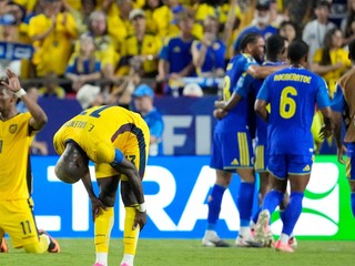 Ekvádorský futbalista Enner Valencia (vpredu) reaguje po skončení zápasu skupiny E majstrovstiev sveta vo futbale proti Curacau.
