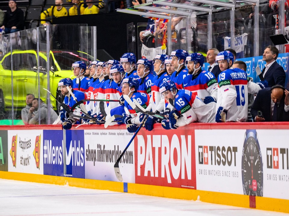 Slovenskí hokejisti počas samostatných nájazdov v zápase Slovensko - Rakúsko v skupine A na MS v hokeji 2025.