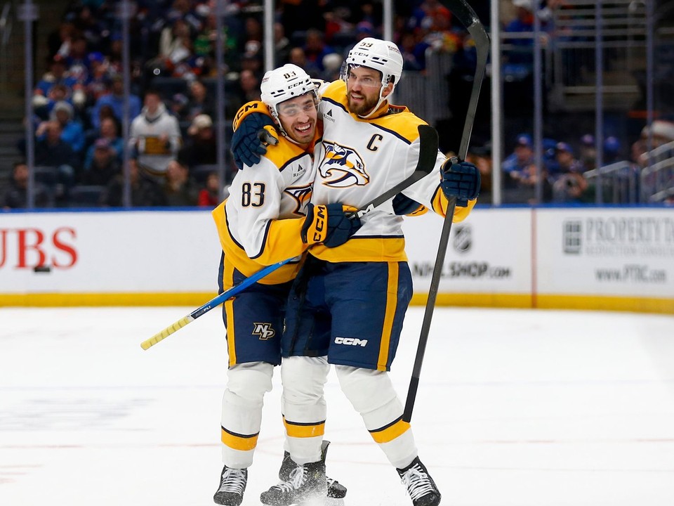 Roman Josi sa teší z gólu proti New York Islanders.