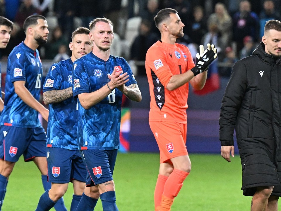 Hráči Slovenska zľava Adam Obert, Dávid Hancko, Tomáš Suslov, Ondrej Duda, brankár Martin Dúbravka a Lukáš Haraslín