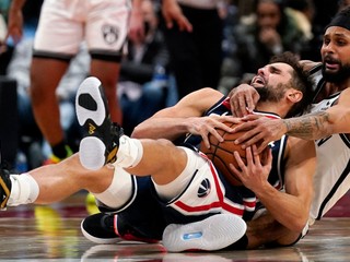Momentka zo zápasu NBA medzi Washingtonom a Brooklynom. 