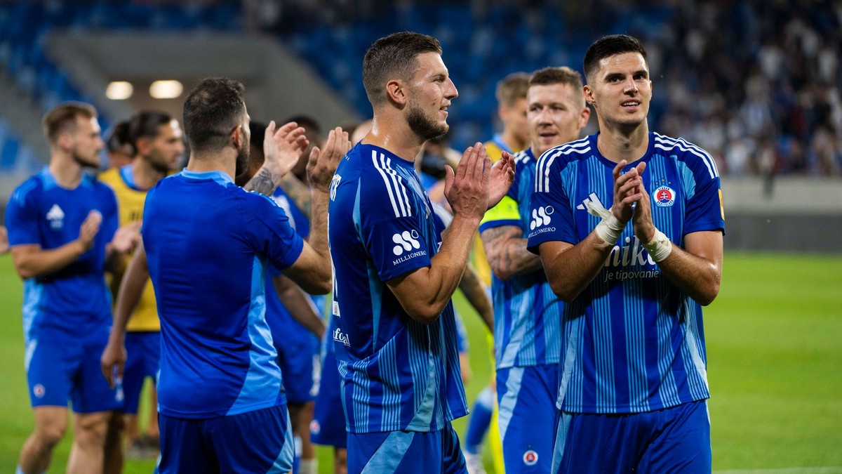 Futbalisti ŠK Slovan Bratislava sa tešia po víťazstve nad APOEL Nikózia v 1. zápase 3. predkola Ligy majstrov.