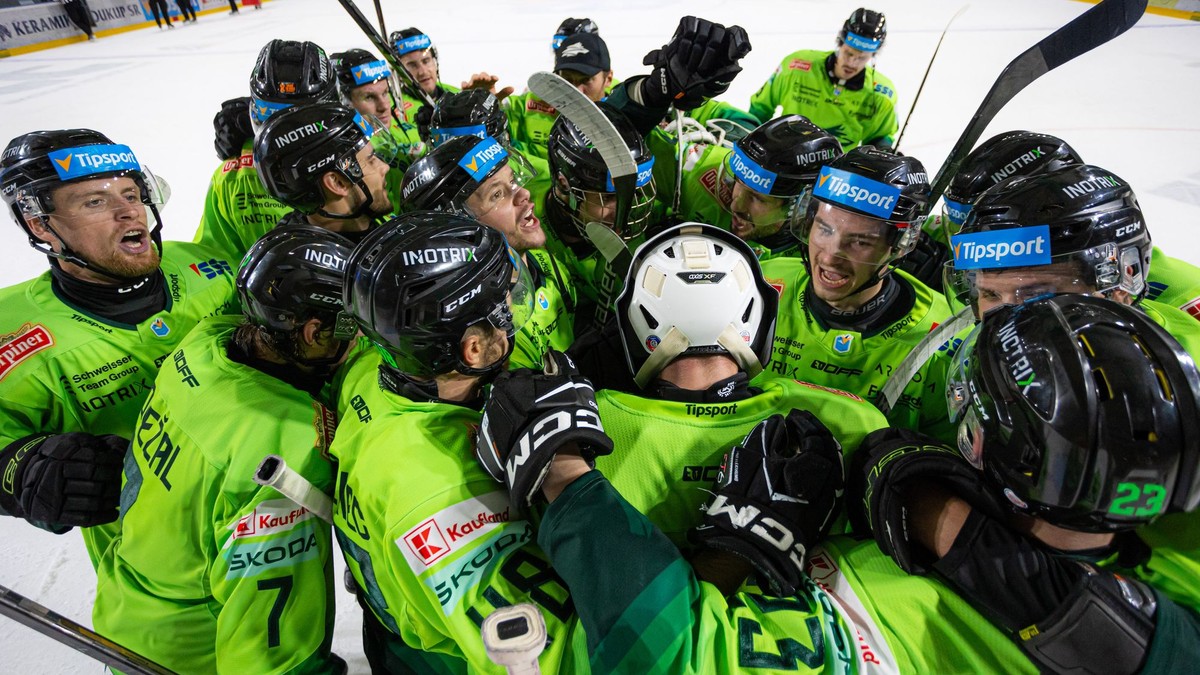 Hráči Žiliny sa radujú z víťazstva.