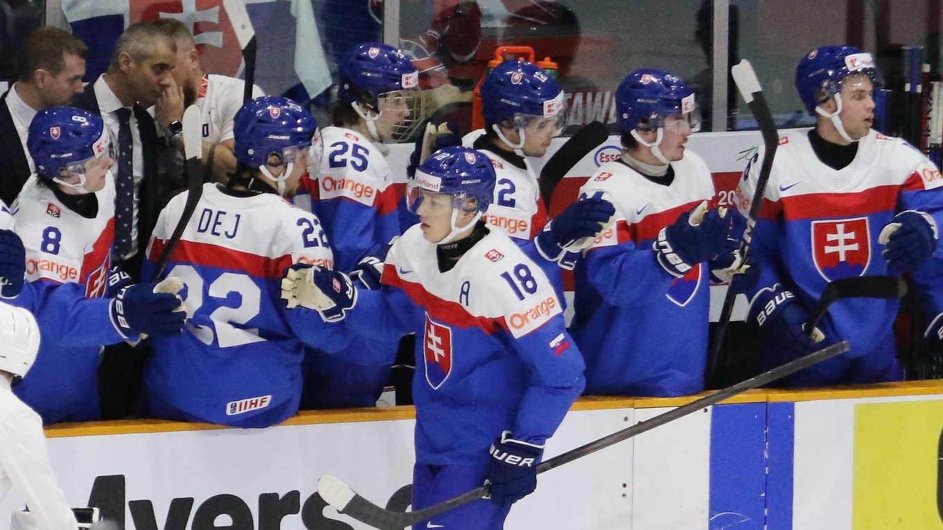 Juraj Pekarčík oslavuje gól so striedačkou v zápase Slovensko - Kazachstan na MS U20 2025