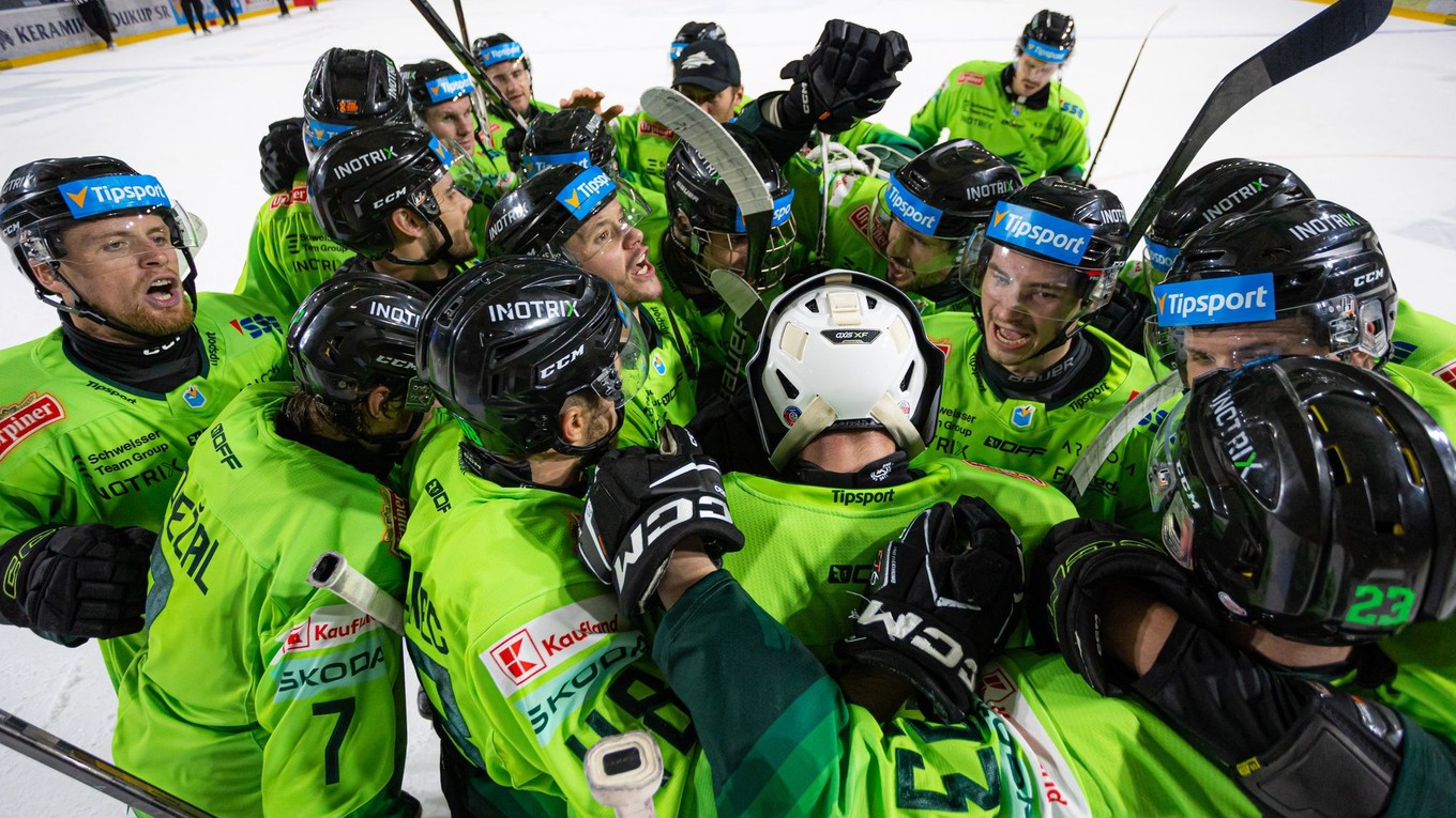 Hráči Žiliny sa radujú z víťazstva.