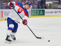 Juraj Slafkovský v zápase Slovensko - Lotyšsko v skupine B na MS v hokeji 2024.