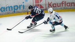 Momentka zo zápasu HK Nitra - HC Slovan Bratislava.