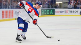 Juraj Slafkovský v zápase Slovensko - Lotyšsko v skupine B na MS v hokeji 2024.