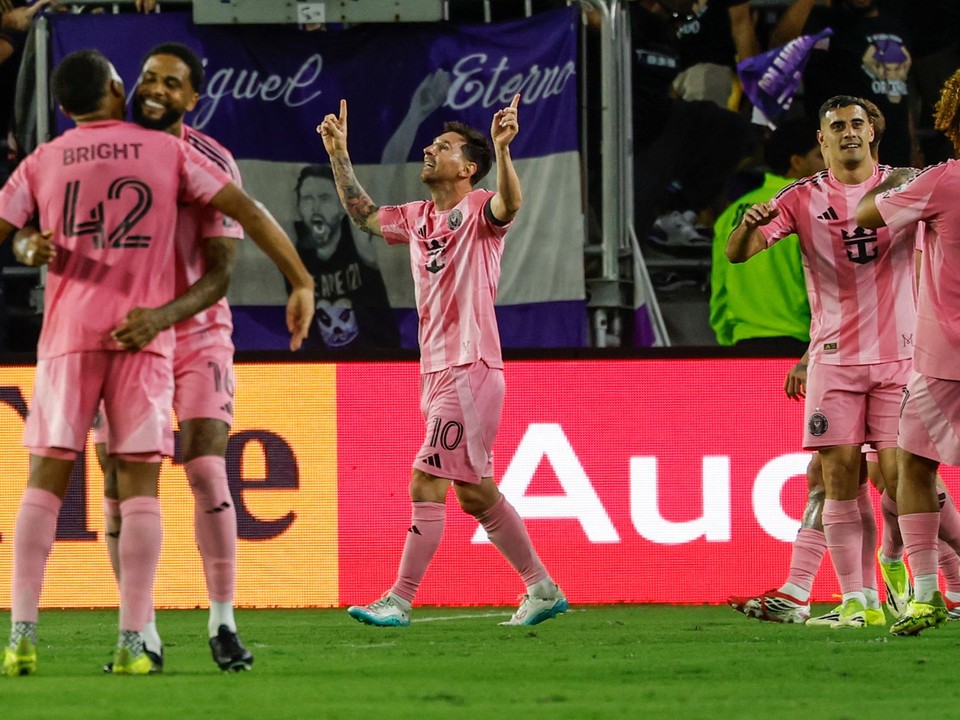 Lionel Messi oslavuje gól. 