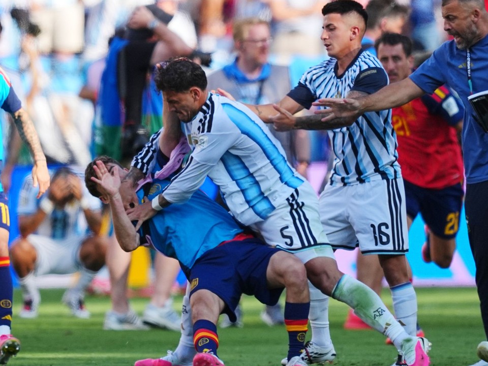 Leandro Paredes napadol Gaviho po finále MS 2026