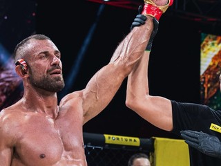 Raška pri vyhlásení výsledku.