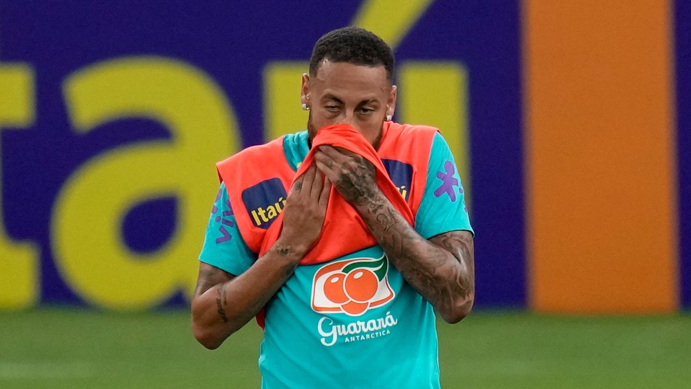 Neymar nekončí, futbal stále miluje, odkázal tréner Paríža
