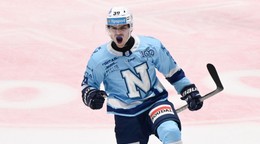 Jakub Lacka (Nitra) sa teší z gólu v zápase 11. kola hokejovej Tipsport ligy.