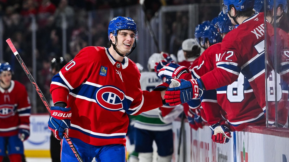 NHL: 1月はスラフコフスキーに属します。モントリオールは彼に栄誉ある賞を授与した