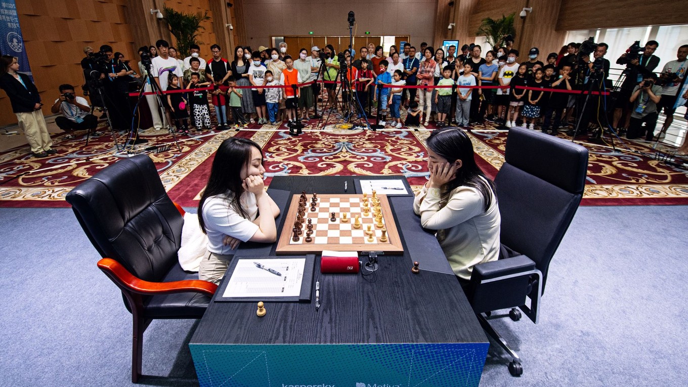 Zápas o titul majsterky sveta v šachu medzi Lej Tching-ťie a Ťü Wen-ťün.