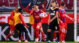 Mathias Honsak sa teší po strelenom góle v zápase FC Heidenheim - SV Elversberg v baráži o Bundesligu.