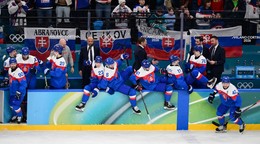 Slovenskí hokejisti sa tešia z výhry 6:2 po štvrťfinálovom dueli Slovensko - Nemecko na zimných olympijských hrách 2026 v Miláne.