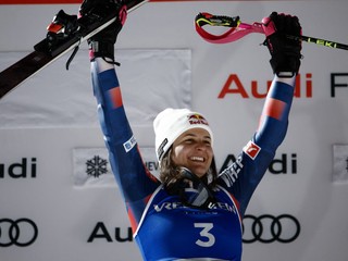 Zrinka Ljutičová po víťazstve v slalome v stredisku Courchevel 2025.