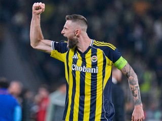 Slovenský obranca Milan Škriniar ako kapitán Fenerbahce Istanbul.