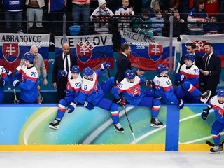 Slovenskí hokejisti sa tešia z výhry 6:2 po štvrťfinálovom dueli Slovensko - Nemecko na zimných olympijských hrách 2026 v Miláne.