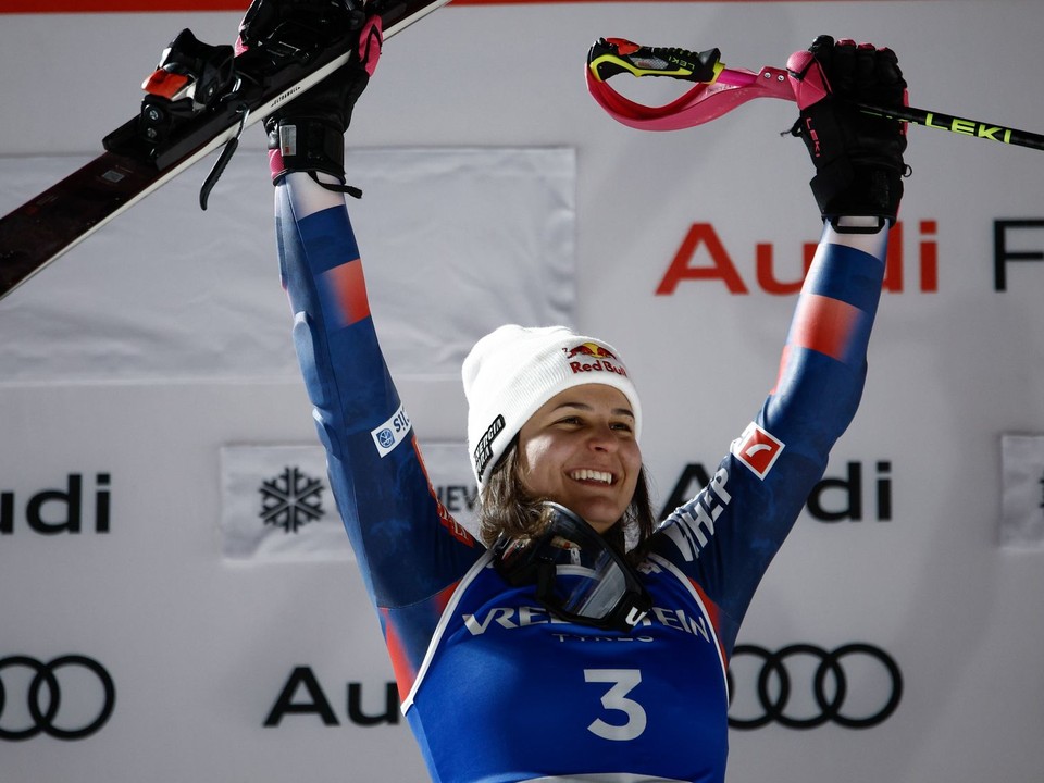 Zrinka Ljutičová po víťazstve v slalome v stredisku Courchevel 2025.