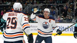 Leon Draisaitl (vľavo) a Connor McDavid.