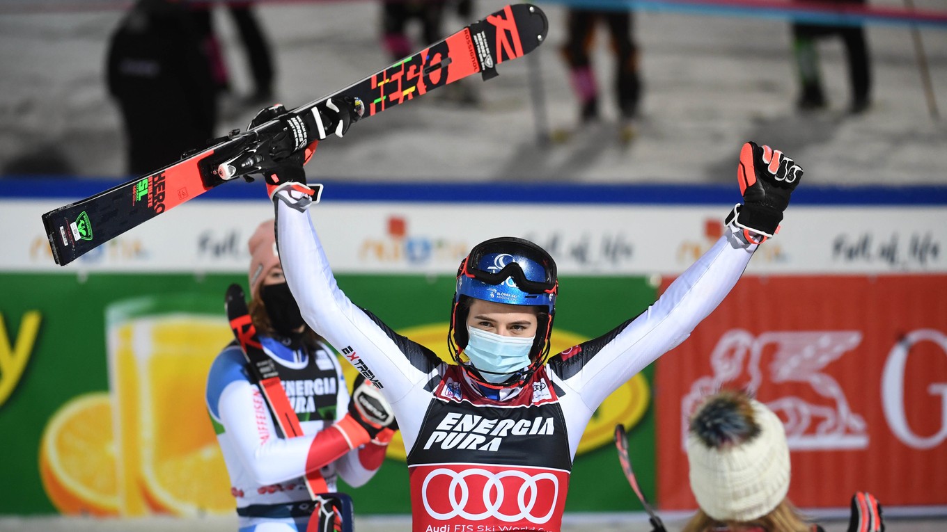 Petra Vlhová sa teší zo svojho víťazstva v slalome žien v Záhrebe v roku 2021.