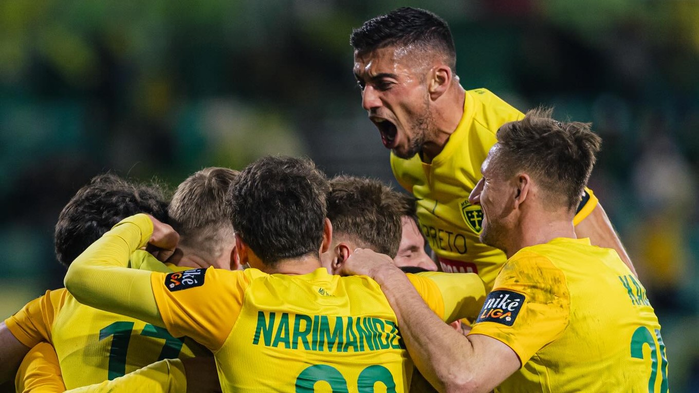 Hráči MŠK Žilina sa tešia z gólu