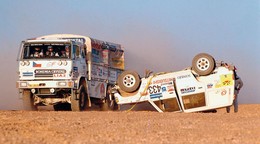 LIAZ stajne AMK Veselá trojice Vonšovský - Záleský - Fanta (#510) na Rallye Paríž-Dakar 1990.