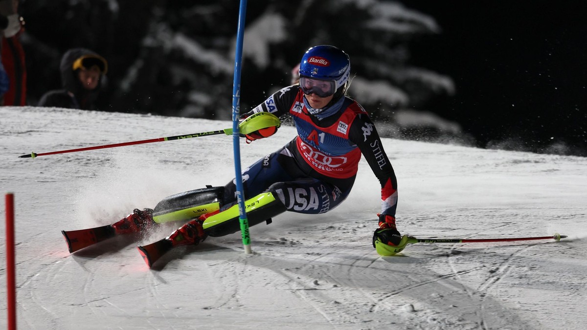 Mikaela Shiffrinová počas nočného slalomu vo Flachau.