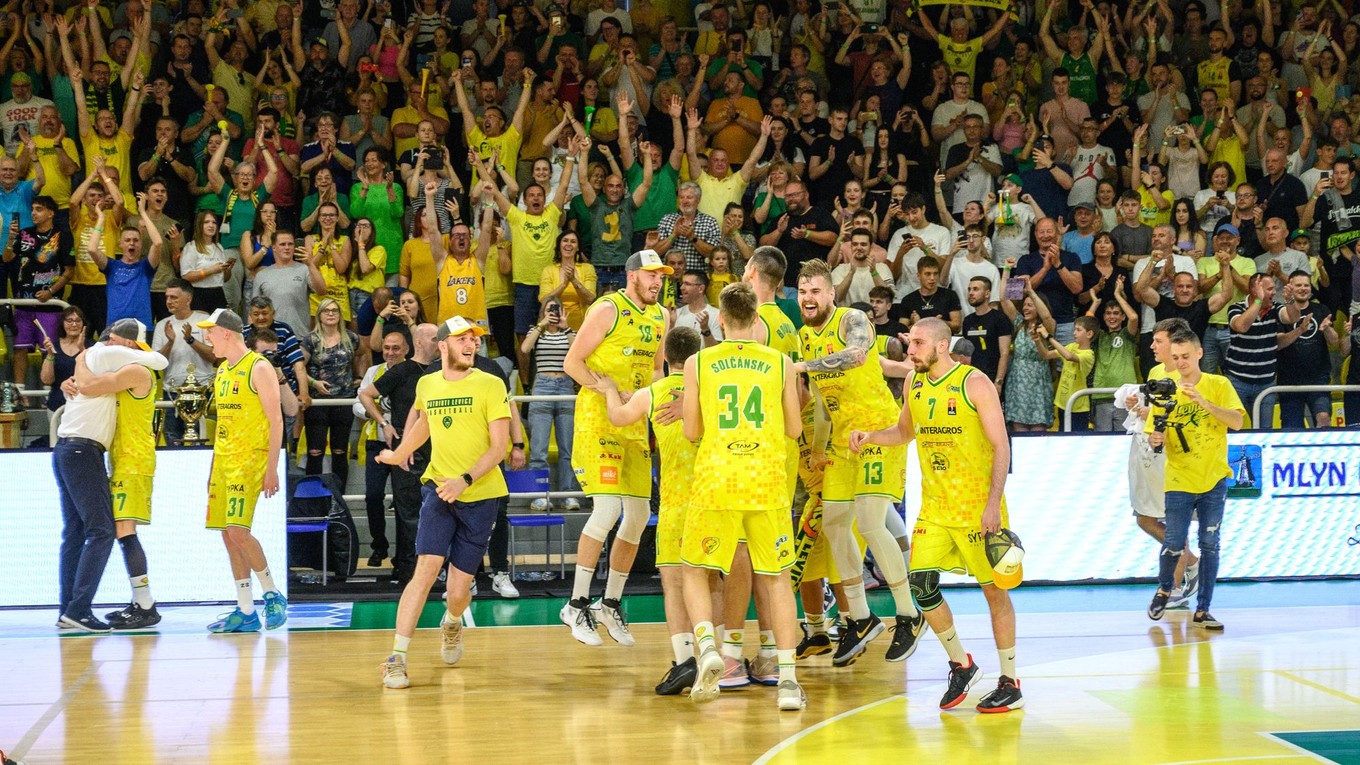 Basketbalisti Patrioti Levice.