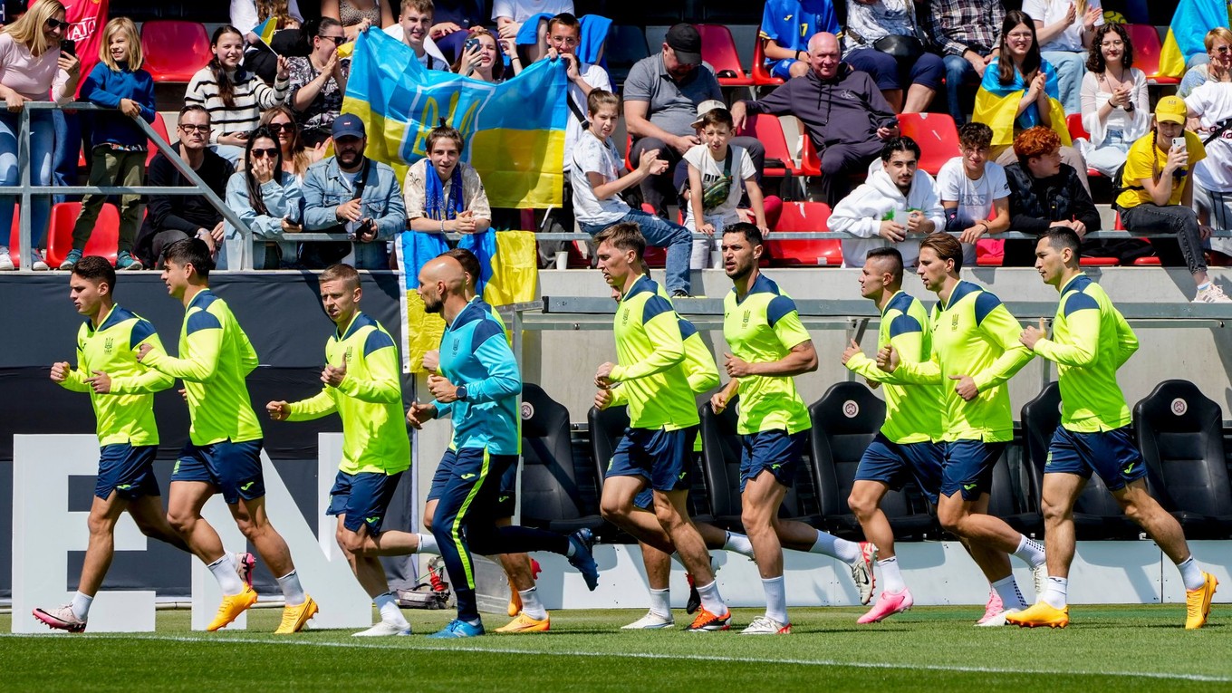 Ukrajinskí futbalisti počas tréningu pred EURO 2024