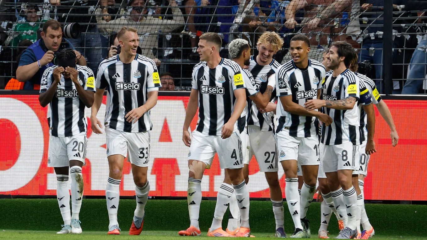 Newcastle United oslavuje gól. 