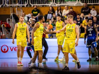 Hráči tímu Patrioti Levice.