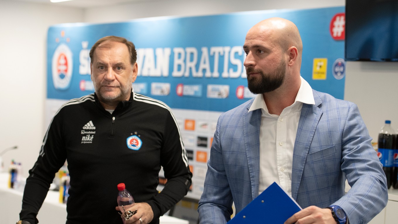 Generálny riaditeľ ŠK Slovan Bratislava Ivan Kmotrík ml. a už bývalý  tréner ŠK Slovan Bratislava  Vladimír Weiss st.