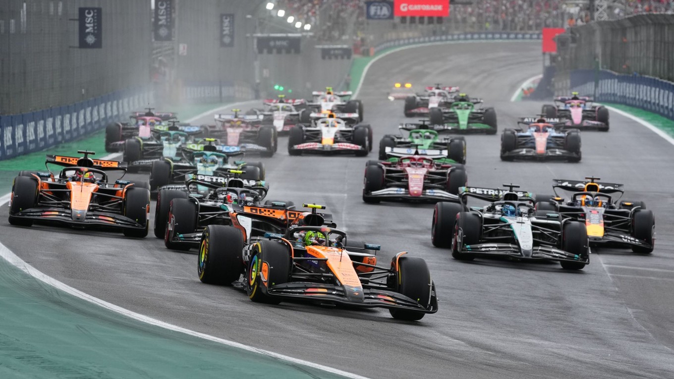 Štart šprintu Veľkej ceny Brazílie.