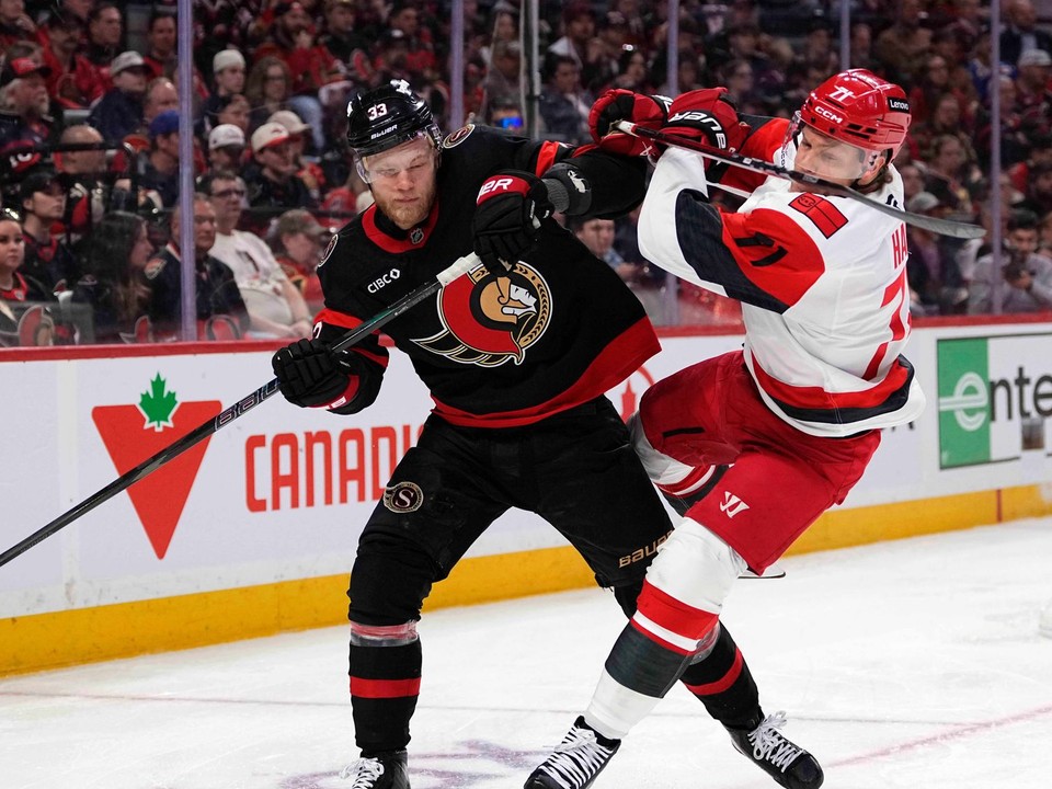 Nikolas Matinpalo a Taylor Hall.