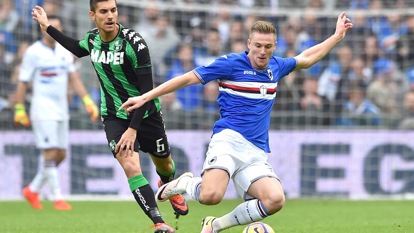 Milan Škriniar (vpravo) svojimi výkonmi v drese Sampdorie Janov púta.