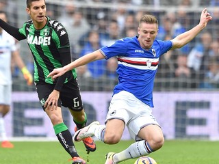 Milan Škriniar (vpravo) svojimi výkonmi v drese Sampdorie Janov púta.