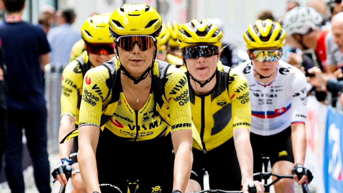 Cyklistky tímu Visma-Lease a Bike aj s Viktóriou Chladoňovou. 