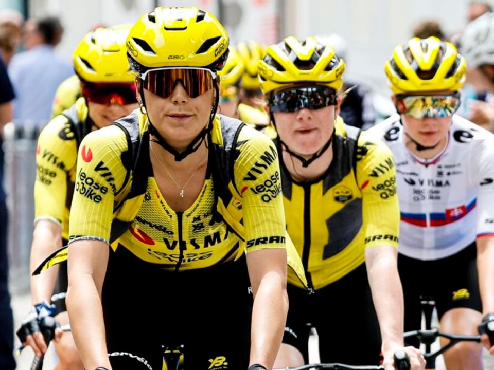 Cyklistky tímu Visma-Lease a Bike aj s Viktóriou Chladoňovou. 