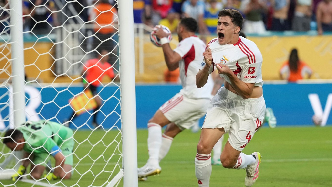 Futbalista Benficy Antonio Silva sa teší z gólu v zápase proti Boce Juniors na MS klubov 2025.