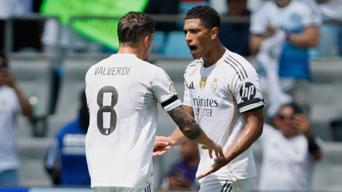 Real Madrid oslavuje gól. 