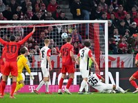 Hiroki Ito strieľa gól v zápase Bayern Mníchov - Frankfurt. 