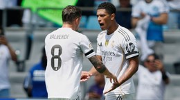 Real Madrid oslavuje gól. 
